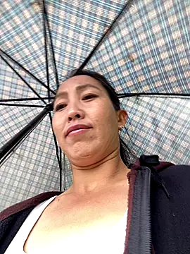 Huong-Ly online show from October 15, 2025, 8:11 am