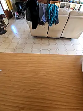 Snapshot of Stingles chatting on October 12, 2025, 9:21 am Stingles online show from October 12, 2025, 9:21 am