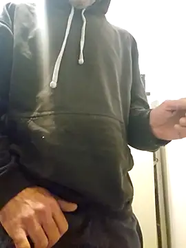 Snapshot of Stingles chatting on October 10, 2025, 10:05 am Stingles online show from October 10, 2025, 10:05 am