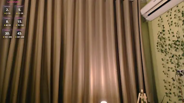 Snapshot of HoneyBroownie chatting on October 15, 2025, 8:39 pm HoneyBroownie online show from October 15, 2025, 8:39 pm