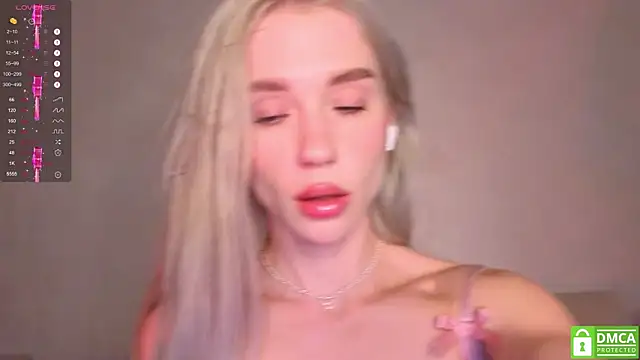 KittenFang online show from November 23, 2025, 3:11 pm