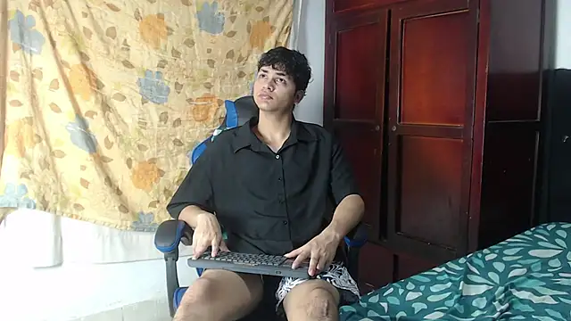 alice julls online show from May 27, 2026, 6:37 pm