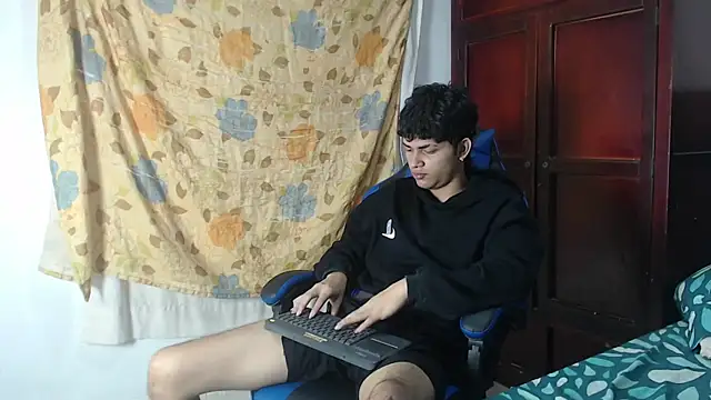 alice julls online show from May 24, 2026, 6:41 pm