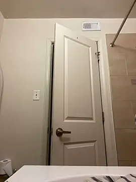 Snapshot of vonybac123 chatting on March 31, 2026, 12:01 am vonybac123 online show from March 31, 2026, 12:01 am