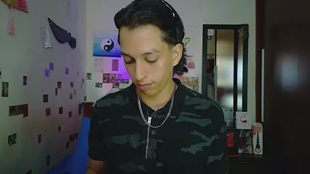 DannyPhantom555 online show from April 7, 2026, 9:05 pm