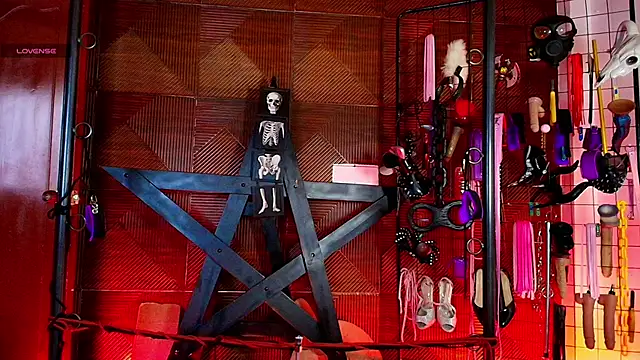 Misstresss aurora bdsm online show from April 8, 2026, 1:01 pm