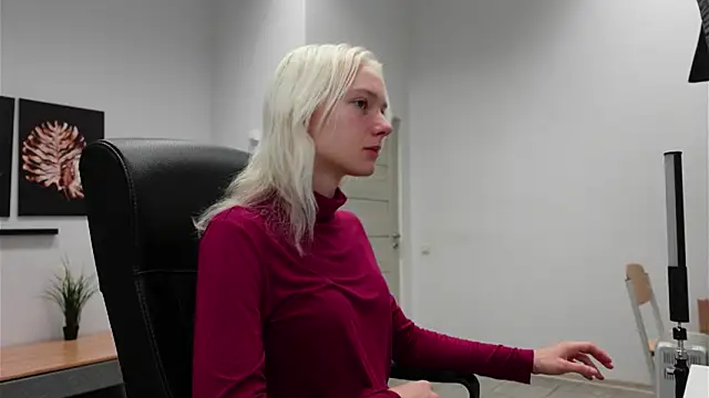 Laura Chaplin online show from September 20, 2025, 5:56 am