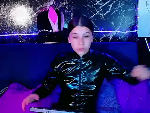 Snapshot of CristalRose chatting on May 18, 2026, 6:56 pm CristalRose online show from May 18, 2026, 6:56 pm