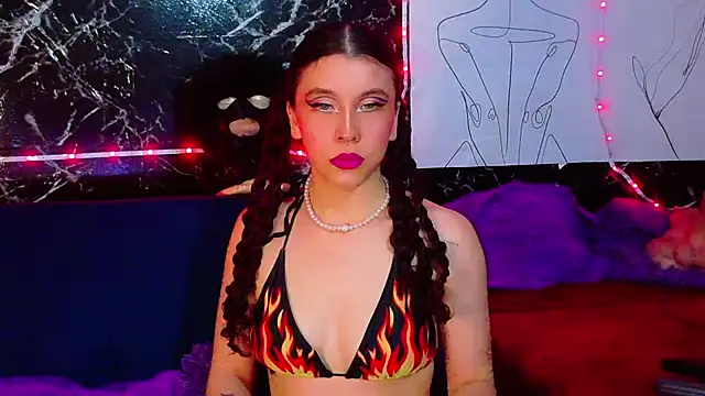 Snapshot of CristalRose chatting on June 3, 2026, 8:46 pm CristalRose online show from June 3, 2026, 8:46 pm