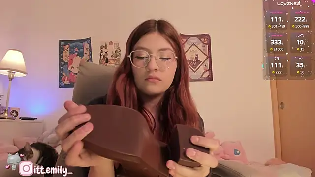 Snapshot of emily_uwu0 chatting on February 16, 2026, 1:37 am emily uwu0 online show from February 16, 2026, 1:37 am