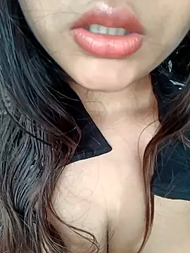 Snapshot of Hott_Muskan chatting on January 18, 2026, 11:02 am Hott Muskan online show from January 18, 2026, 11:02 am