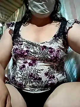 Snapshot of Love-Mama33 chatting on March 10, 2026, 2:37 am Love-Mama33 online show from March 10, 2026, 2:37 am