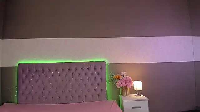 Snapshot of NathalyStars chatting on April 2, 2026, 12:45 pm NathalyStars online show from April 2, 2026, 12:45 pm