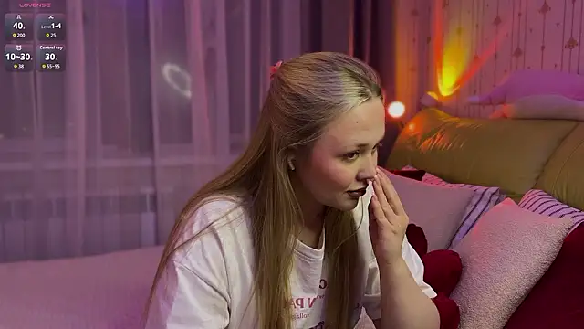 Estella Elwood online show from March 4, 2026, 6:15 pm