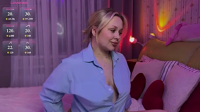 Snapshot of Estella_Elwood chatting on February 11, 2026, 1:44 pm Estella Elwood online show from February 11, 2026, 1:44 pm