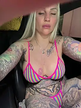 Snapshot of CoraDiamond chatting on February 15, 2026, 8:41 pm CoraDiamond online show from February 15, 2026, 8:41 pm