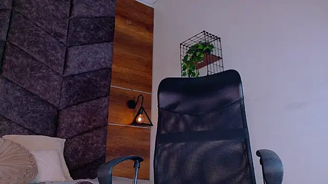 Nickifox   online show from January 8, 2026, 7:42 pm