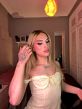 Snapshot of lacattiva chatting on December 5, 2025, 5:00 pm lacattiva online show from December 5, 2025, 5:00 pm