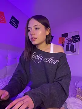 PrettyAmber online show from November 3, 2025, 9:40 pm