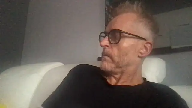 Snapshot of Axl_hot chatting on September 23, 2025, 4:14 pm Axl hot online show from September 23, 2025, 4:14 pm