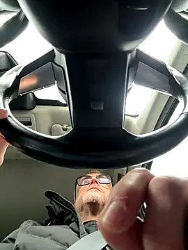 Snapshot of Axl_hot chatting on December 20, 2025, 8:39 am Axl hot online show from December 20, 2025, 8:39 am