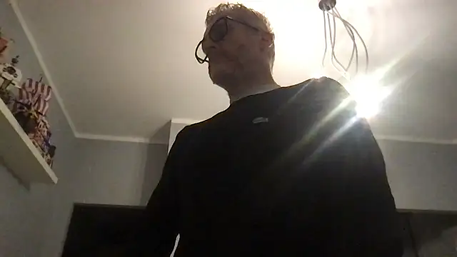 Snapshot of Axl_hot chatting on January 15, 2026, 4:21 pm Axl hot online show from January 15, 2026, 4:21 pm