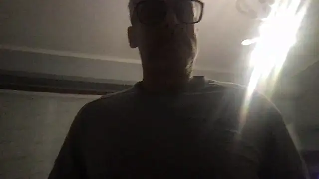 Snapshot of Axl_hot chatting on November 21, 2025, 4:28 pm Axl hot online show from November 21, 2025, 4:28 pm