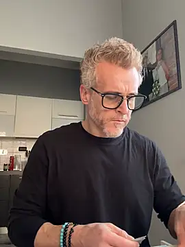 Snapshot of Axl_hot chatting on February 21, 2026, 11:23 am Axl hot online show from February 21, 2026, 11:23 am