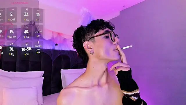 Phillicious   online show from October 31, 2025, 10:05 pm