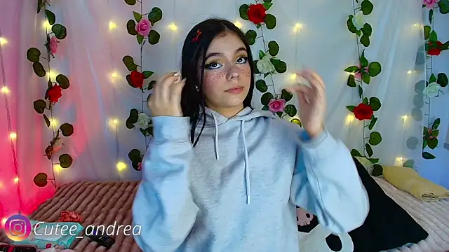 Snapshot of cutee_andrea chatting on October 17, 2025, 2:15 am cutee andrea online show from October 17, 2025, 2:15 am