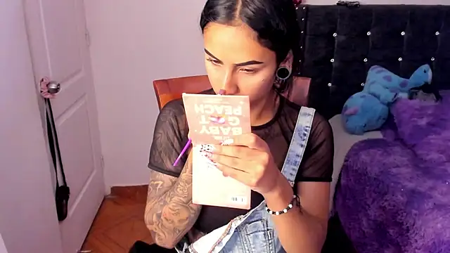 Snapshot of Samanthademonx20_ chatting on November 8, 2025, 1:09 am Samanthademonx20 online show from November 8, 2025, 1:09 am