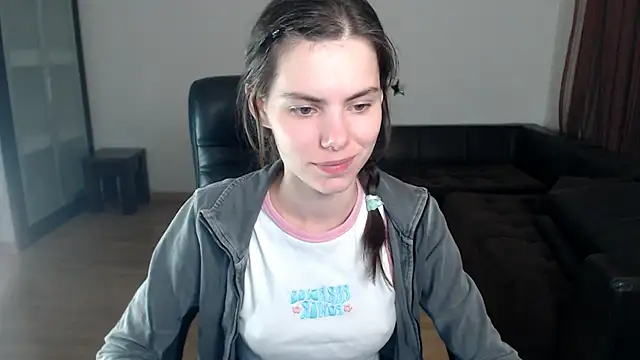 Snapshot of AmelieReve chatting on September 17, 2025, 4:20 pm AmelieReve online show from September 17, 2025, 4:20 pm