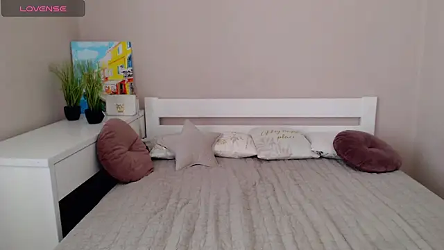 SelinLi online show from July 27, 2026, 9:27 am