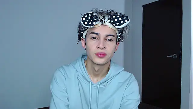 john vichenso online show from November 28, 2025, 9:59 pm