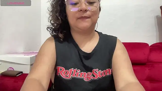 Sophiaburton online show from September 19, 2025, 11:47 am
