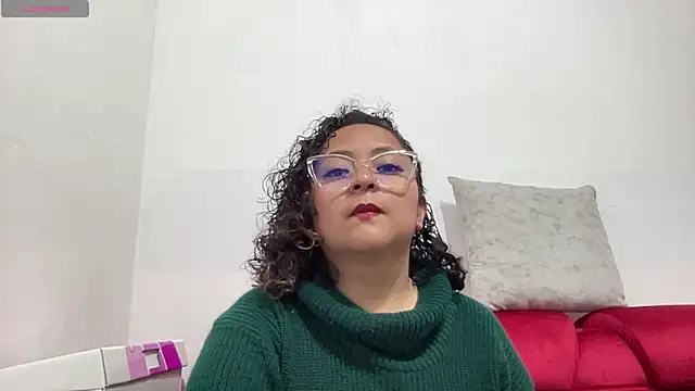 Sophiaburton online show from September 14, 2025, 4:24 am