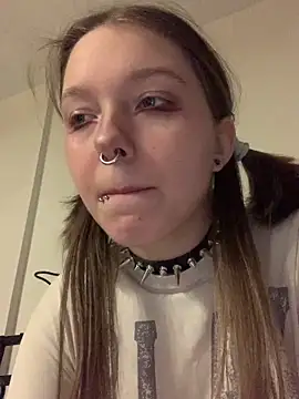 Snapshot of VesnaCrystal chatting on February 11, 2026, 5:40 am VesnaCrystal online show from February 11, 2026, 5:40 am