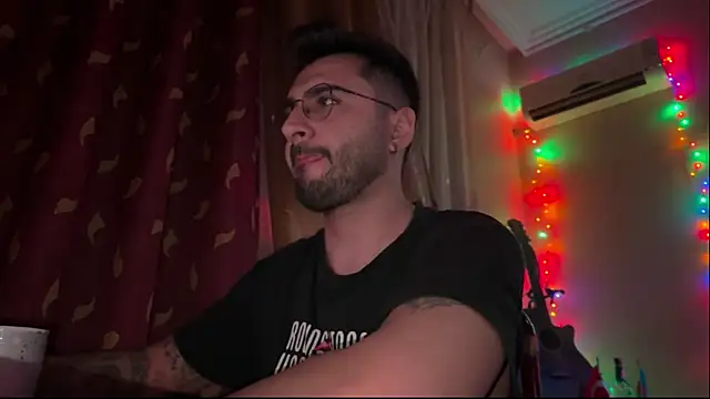 Snapshot of The_Oggy chatting on February 5, 2026, 11:22 pm The Oggy online show from February 5, 2026, 11:22 pm