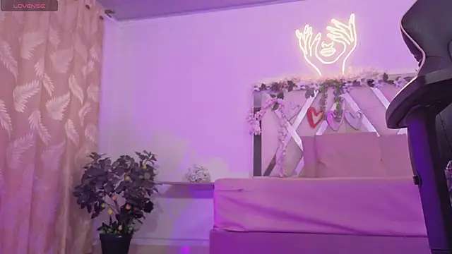 ZURY TAY online show from November 10, 2025, 11:37 am