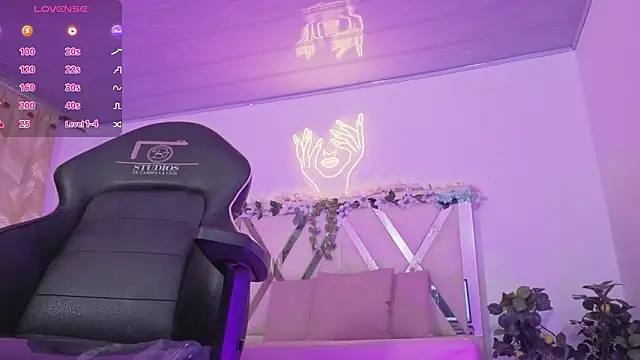 ZURY TAY online show from March 25, 2026, 11:42 am