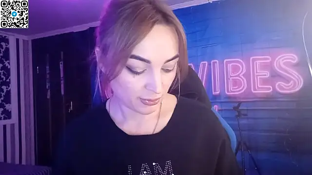 Snapshot of Blonde_Temptation chatting on November 6, 2025, 8:40 am Blonde Temptation online show from November 6, 2025, 8:40 am