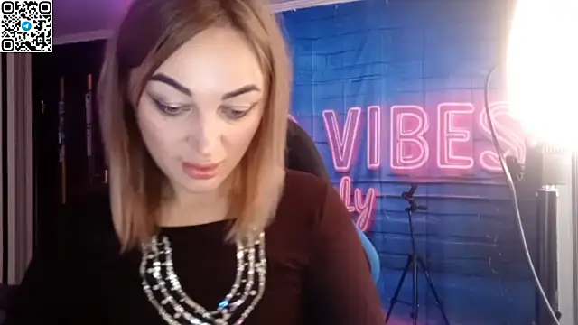 Snapshot of Blonde_Temptation chatting on October 27, 2025, 10:05 am Blonde Temptation online show from October 27, 2025, 10:05 am