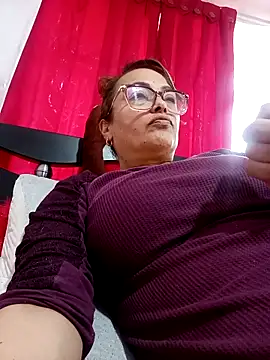 Snapshot of Lady_16 chatting on February 6, 2026, 10:17 pm Lady 16 online show from February 6, 2026, 10:17 pm