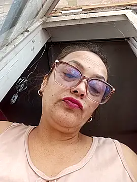 Snapshot of Lady_16 chatting on February 11, 2026, 3:34 pm Lady 16 online show from February 11, 2026, 3:34 pm