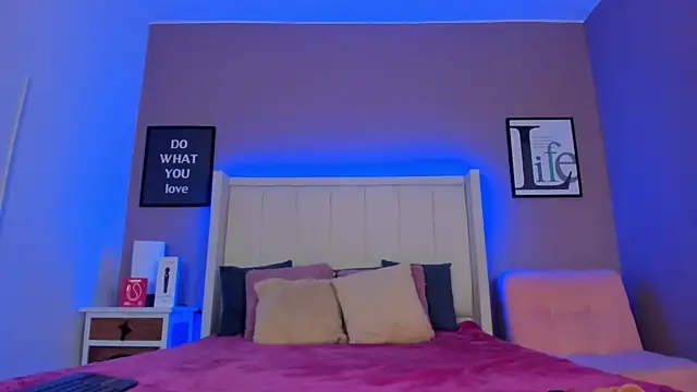 Snapshot of sarahyessica chatting on February 7, 2026, 7:05 am sarahyessica online show from February 7, 2026, 7:05 am