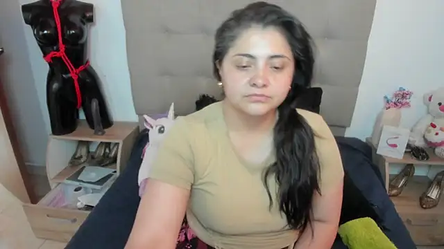 TifanyAmazinng online show from November 15, 2025, 12:31 pm