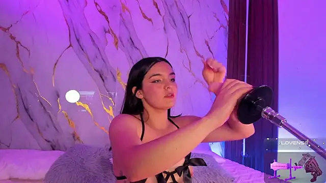 alicecute77 online show from November 25, 2025, 2:23 am