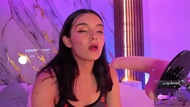 alicecute77 online show from November 11, 2025, 2:28 am