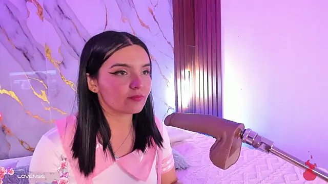 alicecute77 online show from May 8, 2026, 2:26 am