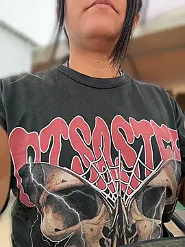 Suandenilo7 online show from April 24, 2026, 5:15 pm